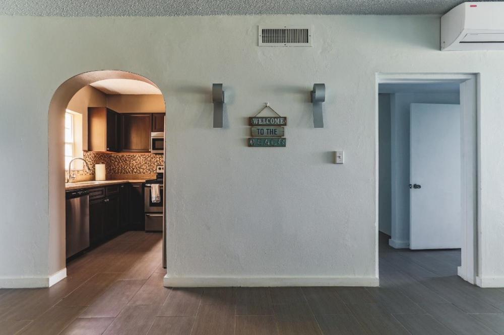 Dramatic Views From This Specious 1Bd/1Bth クリスチャンステッド エクステリア 写真